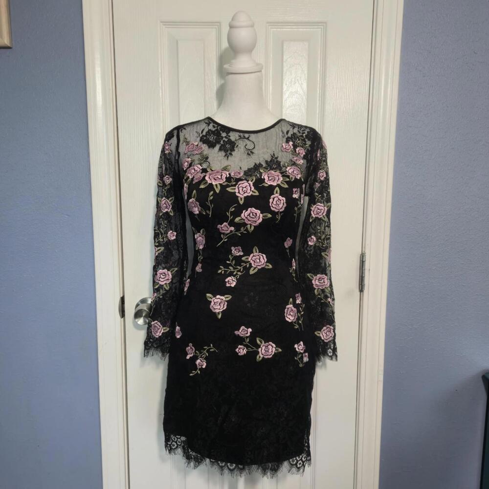 NWOT Bebe Women 0 Black Pink Rosette Long Sleeve Embroidered Mini Dress Sexy